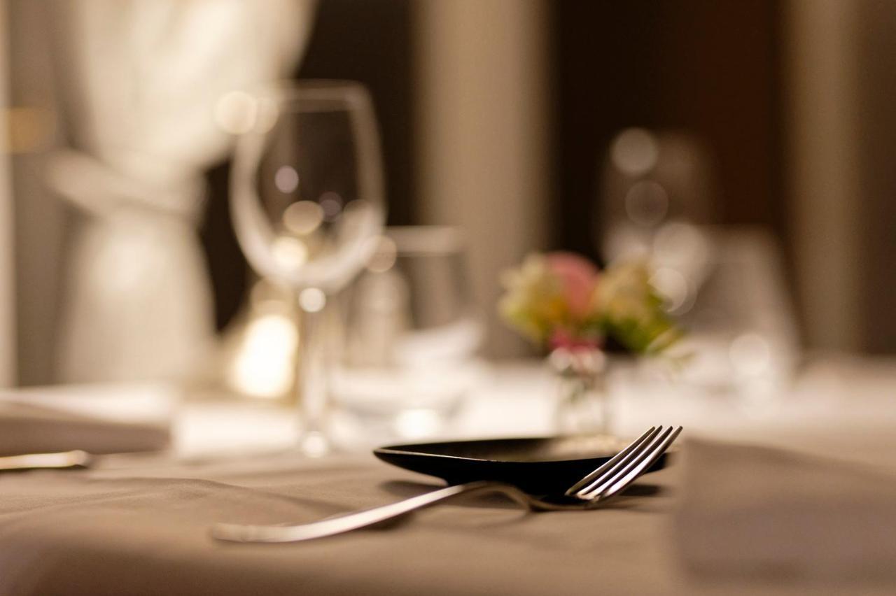 Le Grand Cerf Hotel Nonancourt Bagian luar foto